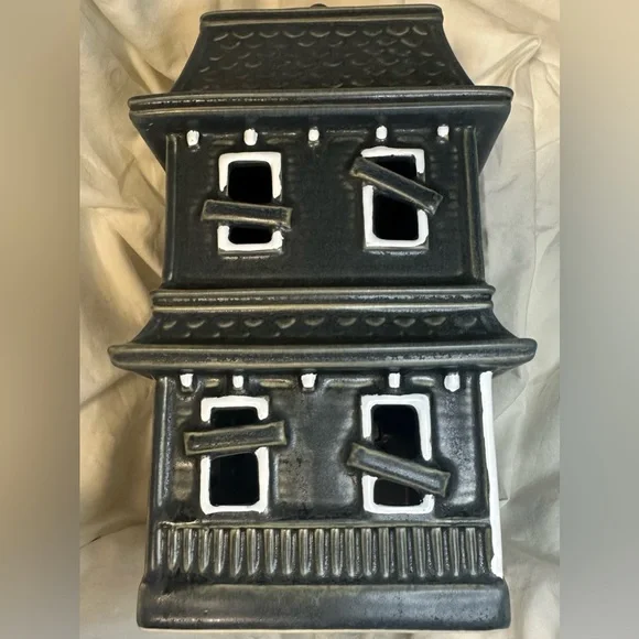 🩶 👻Pottery Barn Ceramic Haunted House - Dark Gray Medium🩶👻 - Picture 9 of 11